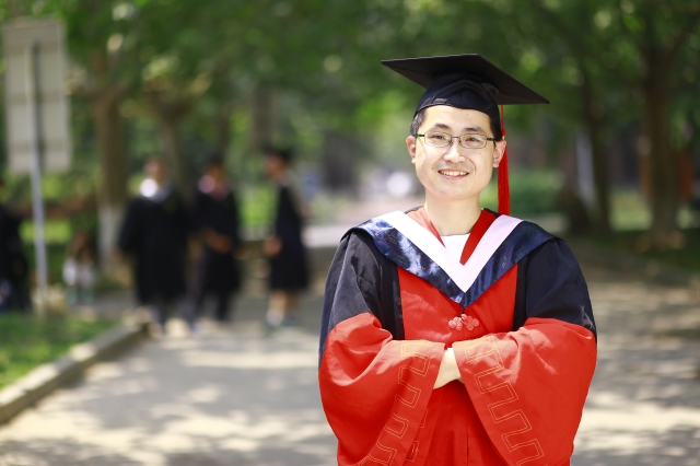 南开大学毕业证是蓝色还是红色